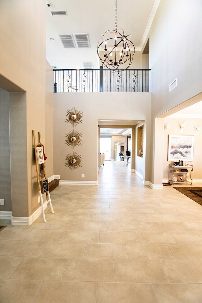 Building Photo - Amazing Home in Gated Community in Seville!!