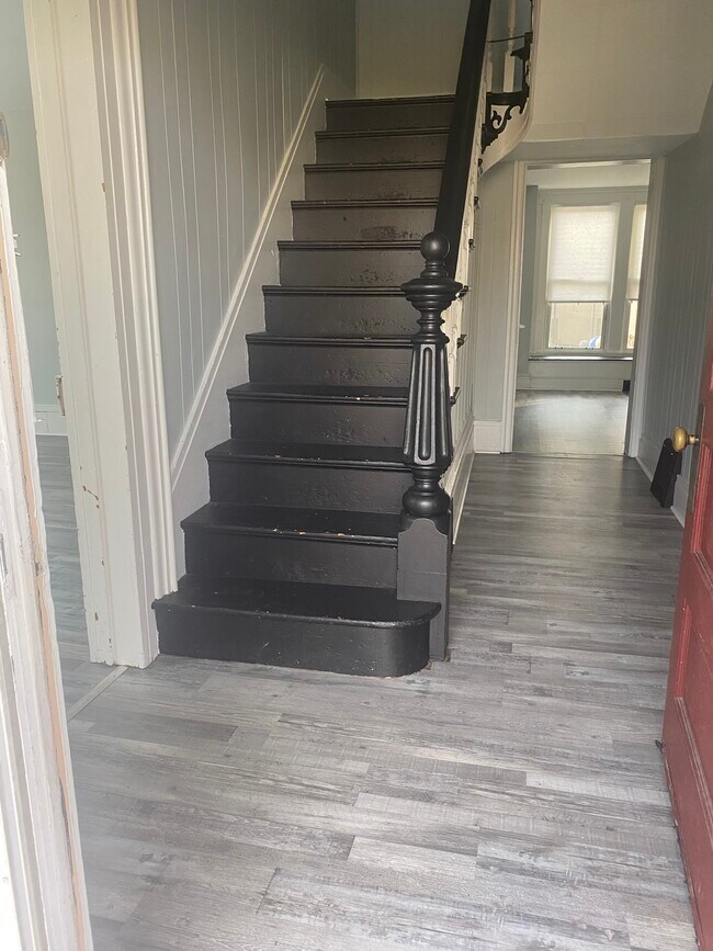 Foto del edificio - 214 1/2 Brown Ave