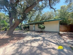 Building Photo - 210 Buck Dr NE