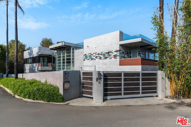 Building Photo - 770 Paseo Miramar
