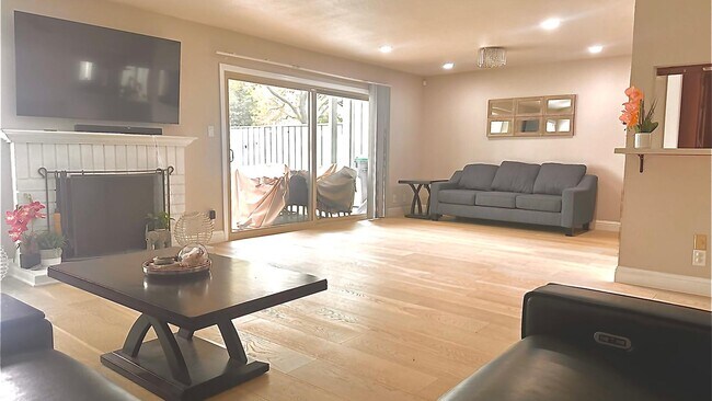 Foto del edificio - 5351 Springdale Ave