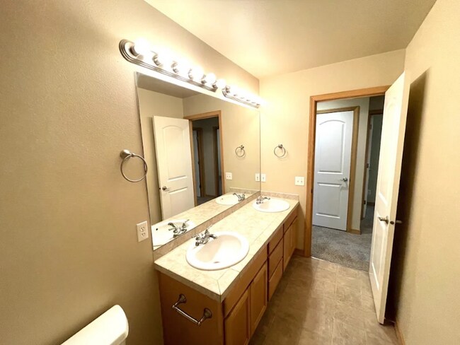 Foto del edificio - 6701 47th Pl NE