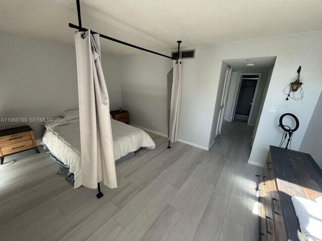 Foto del edificio - 3475 N Country Club Dr