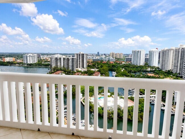 Foto del edificio - 2000 Island Blvd