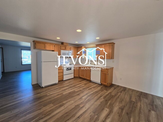 Building Photo - 3-bedroom single-family home near Moxee Ci...