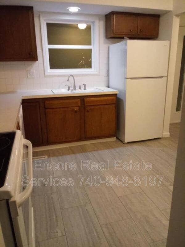 Building Photo - 1740 Oak Ct