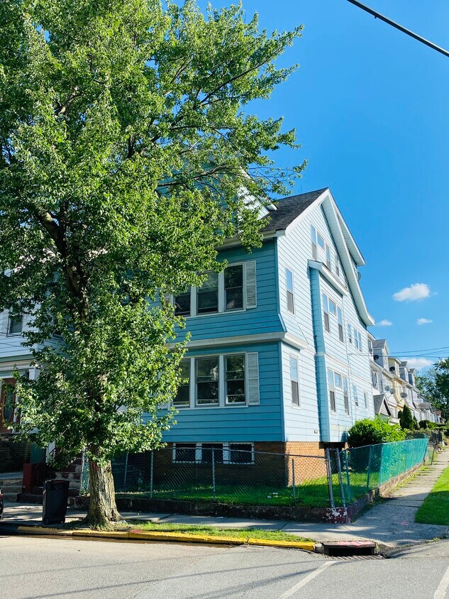 Primary Photo - 97 University Pl