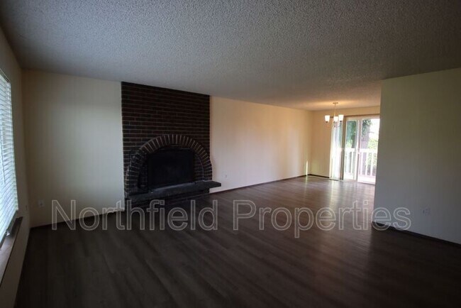Building Photo - 418 74th St SW
