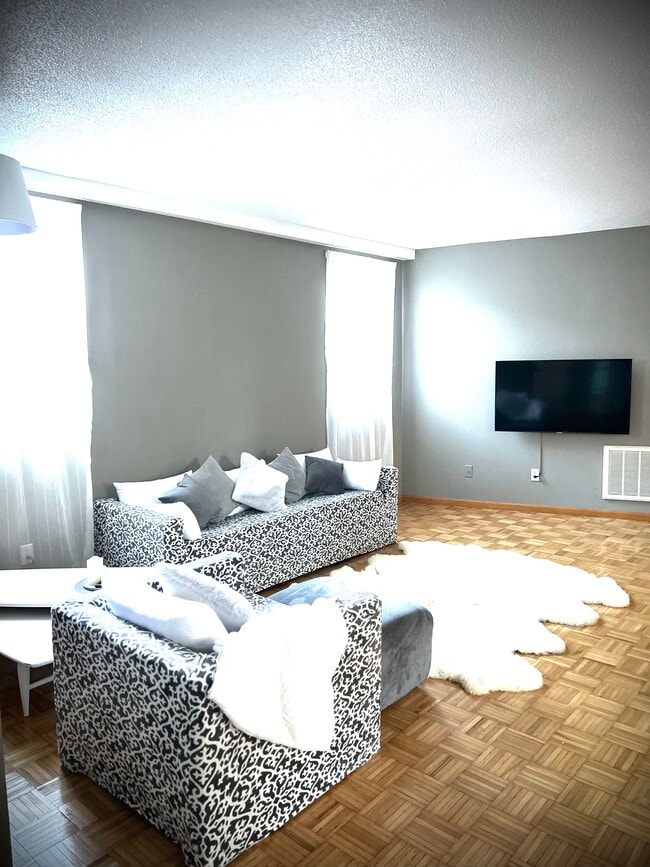 Comfortable living room & smart TV. - 213 N 3rd St