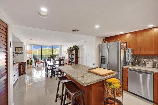 Building Photo - 20515 E Country Club Dr