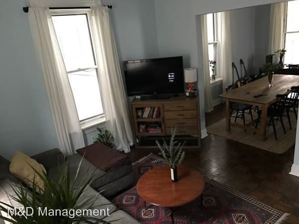 Primary Photo - 2443 N Seminary Ave