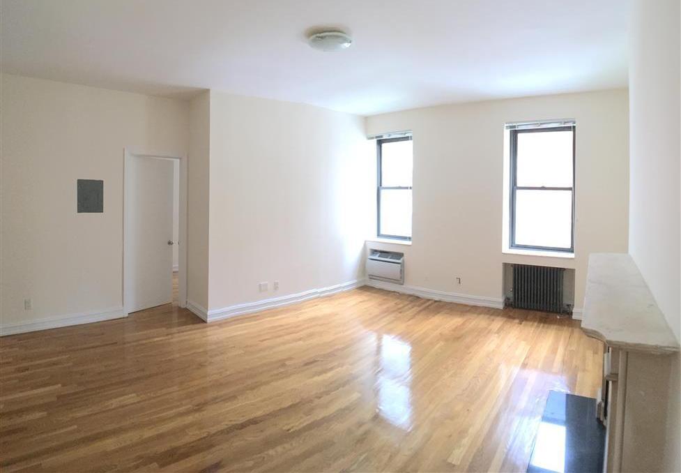Primary Photo - 120 E 24th St