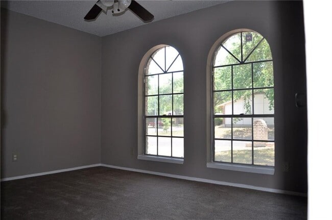 Foto del edificio - 1006 Warrington Dr