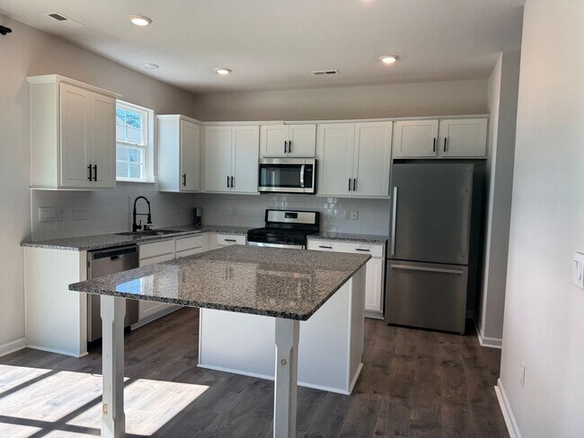 Building Photo - Beautiful Home in New Bern West