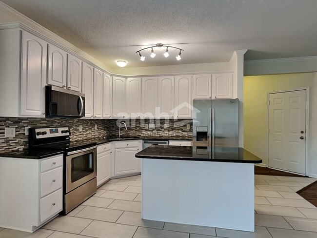 Foto del edificio - 2106 Forest Edge Dr