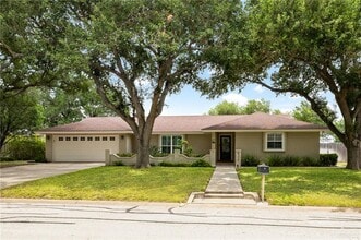 Building Photo - 15 Palm Valley Dr E