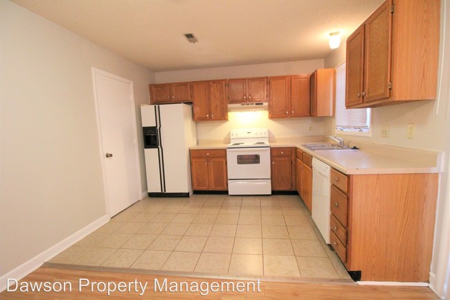 Building Photo - 2528 Vail Ave