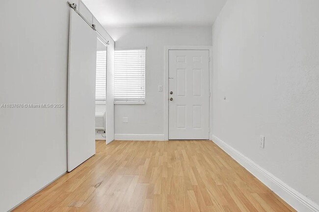 Building Photo - 7315 Carlyle Ave