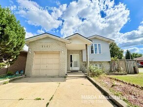Building Photo - 1111 Brookview Crescent