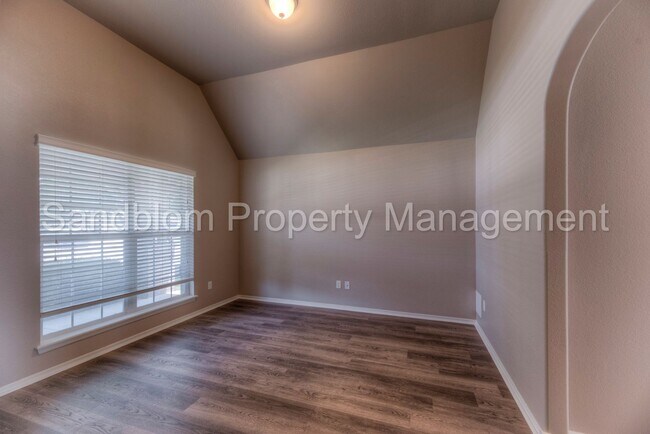 Building Photo - For Lease | Bixby | $3600 Rent | Available...
