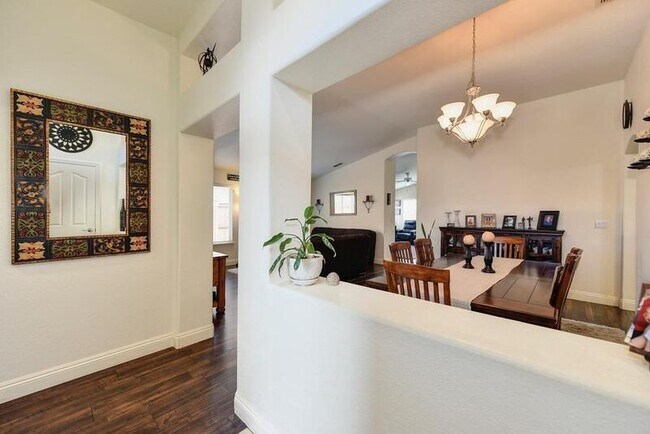 Building Photo - 11796 Azalea Garden Way