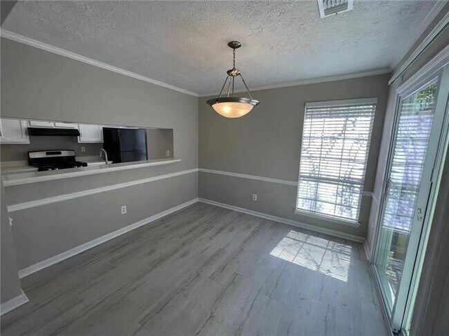 Building Photo - 950 Buckley Pl