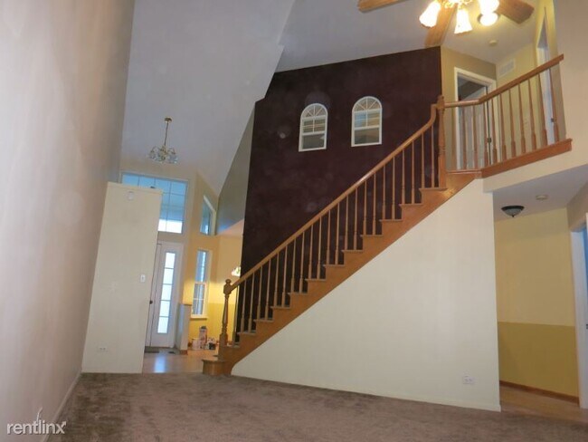 Building Photo - 3 br, 2.5 bath Townhome - 2039 Tamahawk Ln