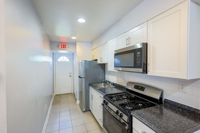 Building Photo - Charming 2 BR/1 BA Apartment in Deanwood –...
