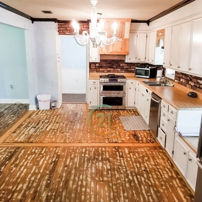 Building Photo - COMING SOON!!! 3 Bed/2 Bath Home in Crysta...