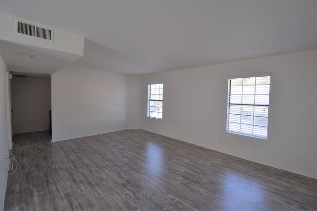 Foto del edificio - 24822 Walnut St