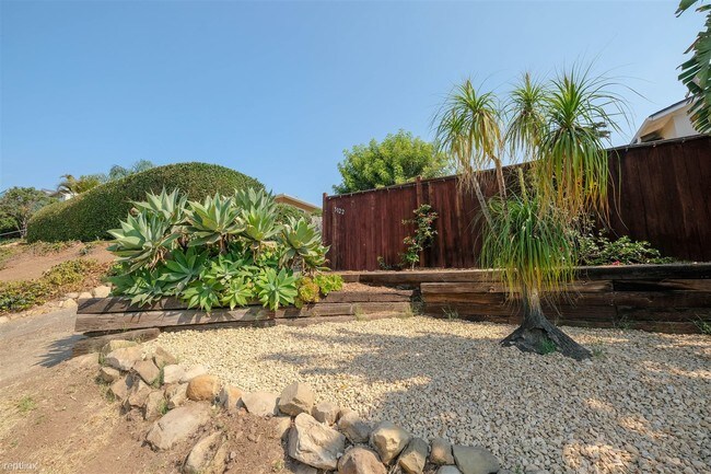 Building Photo - 2 br, 1.5 bath House - 3122 Foothill Rd