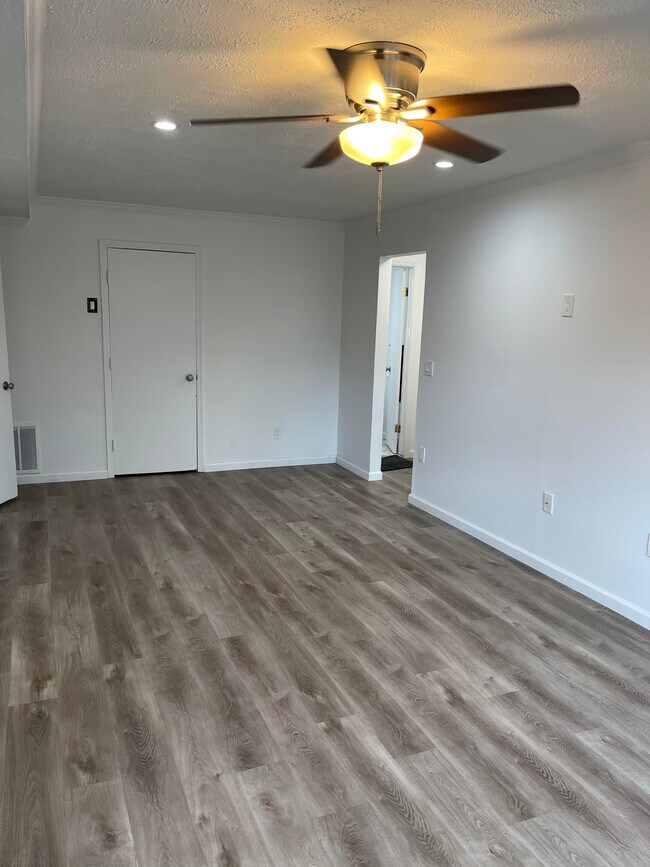 Building Photo - 221 College Dr