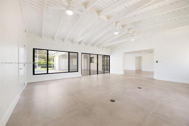 Building Photo - 8401 SW 142nd St