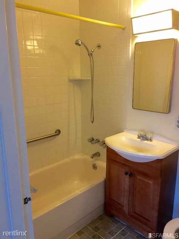 Building Photo - 1 br, 1 bath Condo - 5 Galilee Ln 6 Unit 6