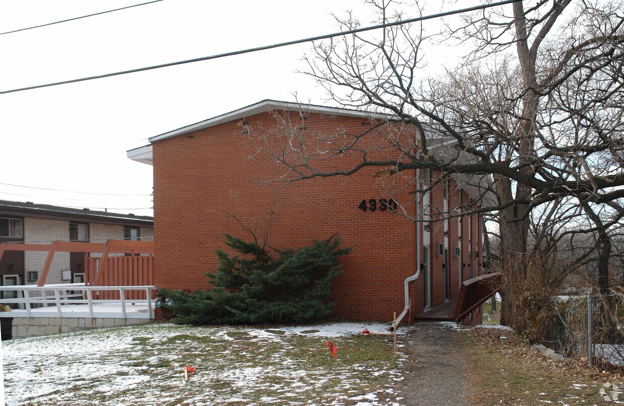 Foto del edificio - 4330 3rd St NE