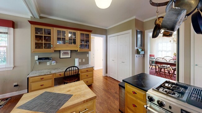 Building Photo - 45 Common St