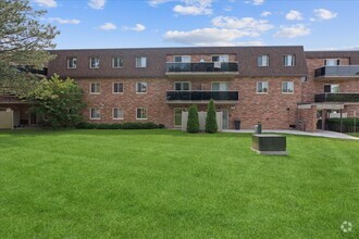 Building Photo - Colonial Court