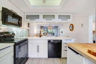 Building Photo - 285 Naples Cove Dr