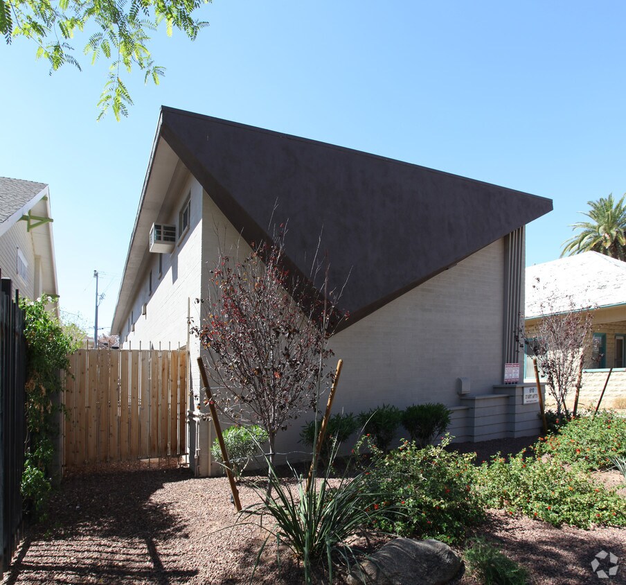 Exterior - 610 N 4th Ave