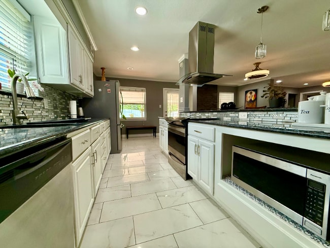 Building Photo - 2309 Kings Country Dr