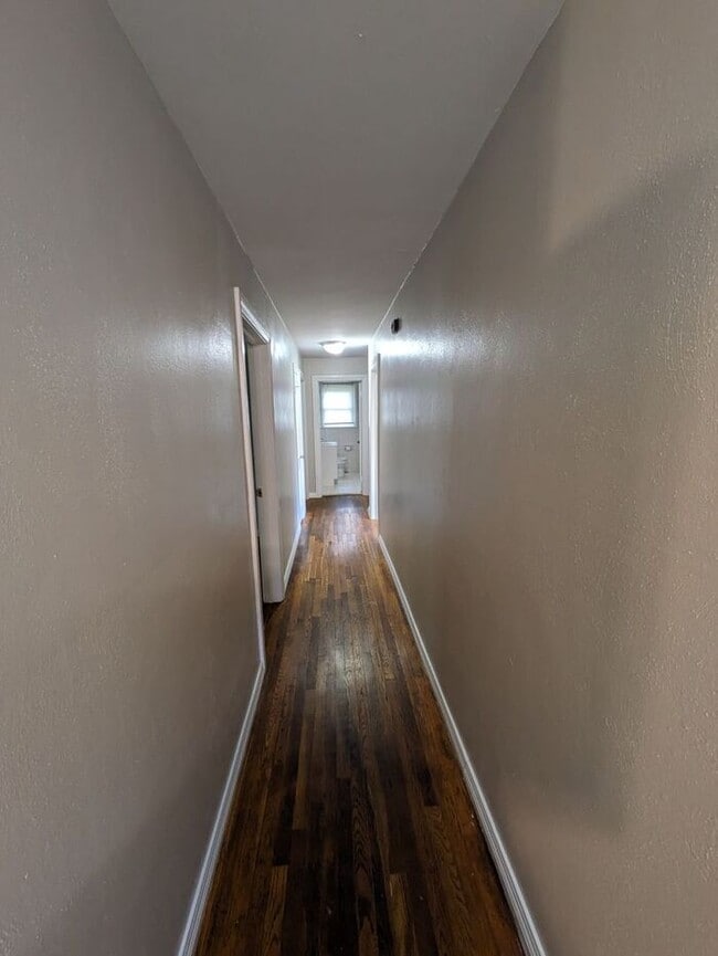 Building Photo - 3BD/1BA Single Family Home in Hickory!