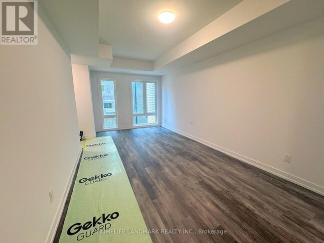 Building Photo - 5 Bancroft Ln