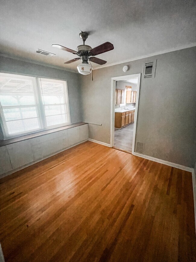 Foto del edificio - 4501 Dunn Ave