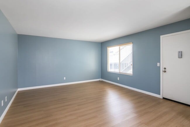 Building Photo - 868 Cinnamon Ln