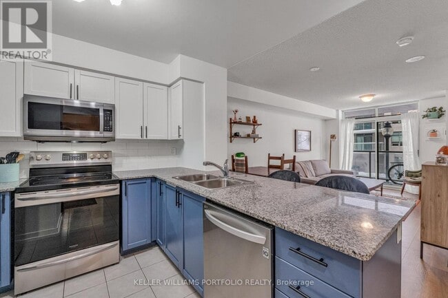 Photo du bâtiment - 812 Lansdowne Ave