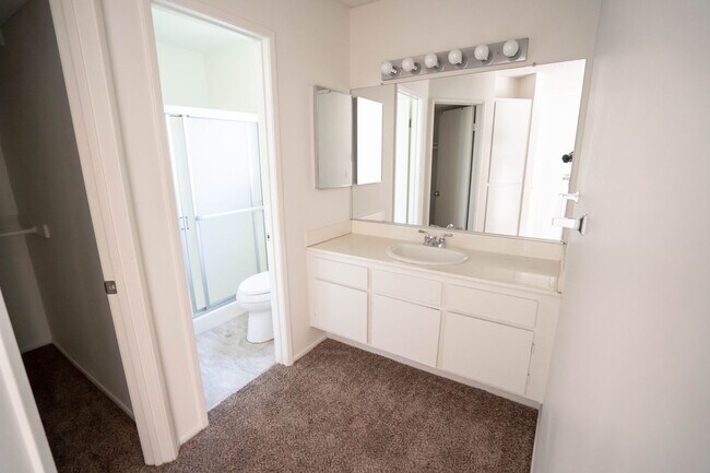 Foto del edificio - COMING SOON! Santa Fe Double Primary Condo in Valencia!