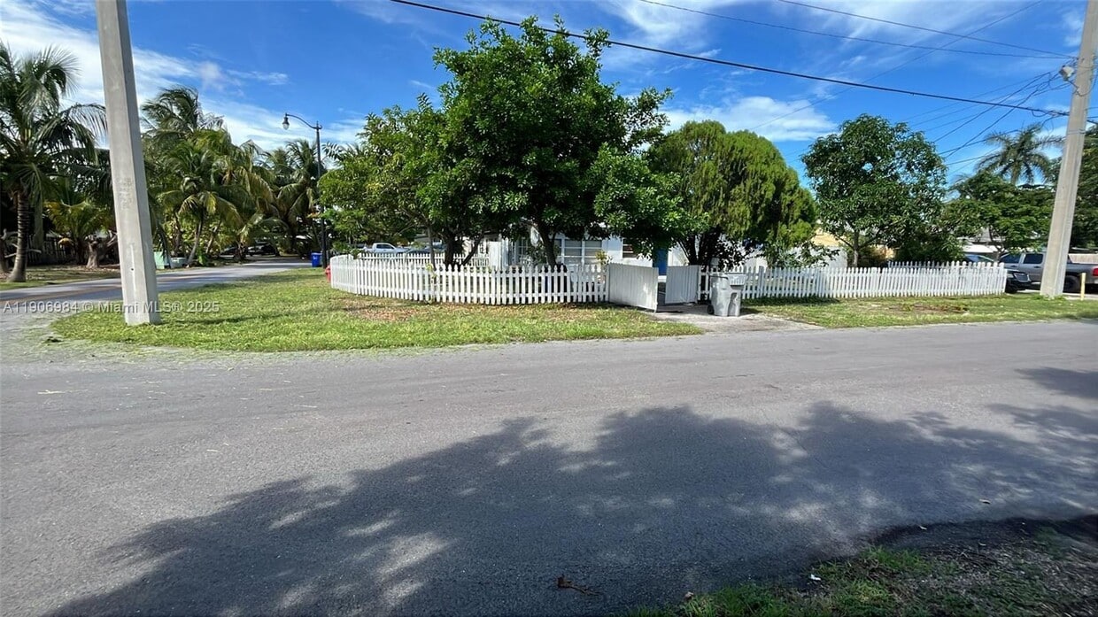 Foto principal - 413 NE 8th St