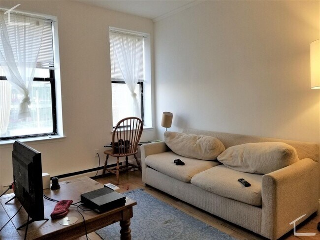 Building Photo - Extremely nice 3 bed in the south end!!
