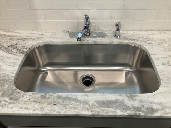 Foto del edificio - 22826 Ephesus Ave