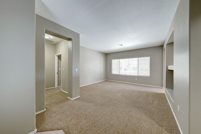 Building Photo - 2613 Rangely Ave